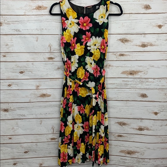 T Tahari Floral Printed Pleated Belted Dre… - Picture 3 of 12